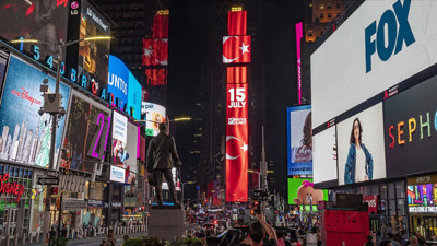 Times Meydanı'nda 15 Temmuz mesajı