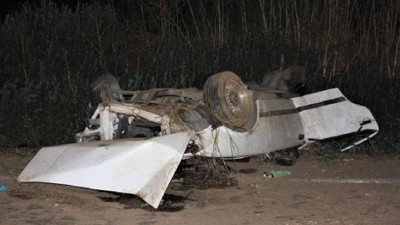 İzmir'de otomobil takla attı: 2'si ağır 3 yaralı