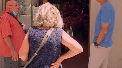 Avrupa şampiyonu olan Roberto Mancini şarküteri sırasında