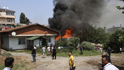 Sultanbeyli'de gecekonduda yangın