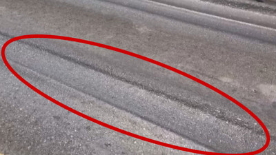 İstanbul'da metrobüs yolu sıcağa dayanamadı. Asfalt eridi