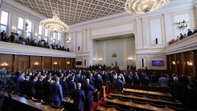 Komşuda yeni parlamentoda ilk oturum