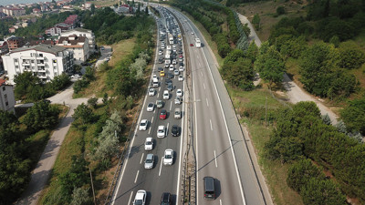 TEM otoyolunda 10 kilometrelik araç kuyruğu