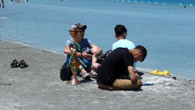 Güya yasak. Çamur banyosu yapıp nargile içtiler. Salda Gölü'nde rezalet