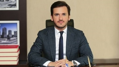 İktidarın tüm ihaleleri verdiği müteahhit çift maaşlı çıktı