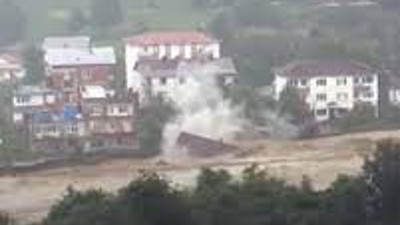 Sel suları Artvin'de dere yatağına yapılan evi yuttu