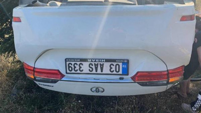 Otomobil şarampole devrildi