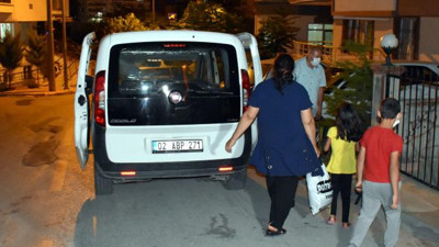 Pozitif olmasına rağmen cenazeye gitti