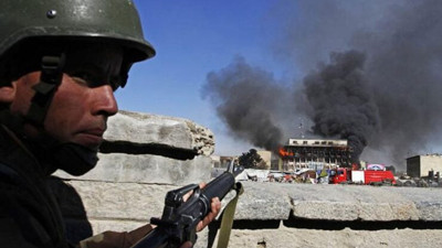 Yoğun saldırı altındaki ülkede sokağa çıkma yasağı ilan edildi