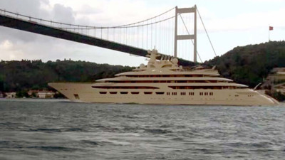 Süper yat 'Dilbar' İstanbul Boğazı’ndan geçti. Değeri tam 256 milyon dolar