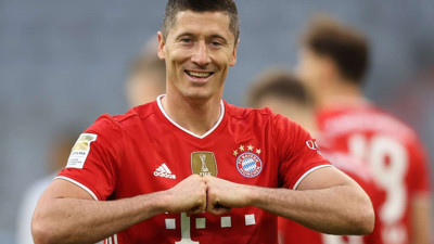Lewandowski Almanya'da yılın futbolcusu seçildi