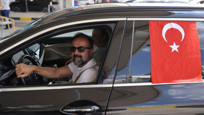 Hollanda’dan gelen gurbetçi: Gönül ister miydi gurbetçi olmayı