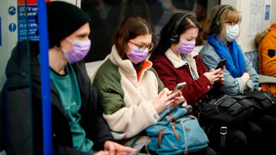 İngilizler koronayla ilgili ilginç bir iddia ortaya attı! Bunu yapanların yanından hemen uzaklaşın