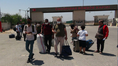 Suriyeliler bayram için gittikleri Suriye'den dönmeye başladı