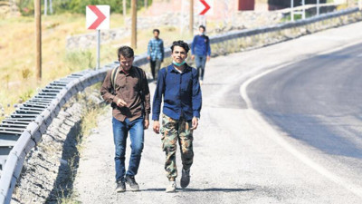 İnsan kaçakçıları tüm organizasyonu bu uygulama ile yönetiyor! İşte kişi başı aldıkları ücret