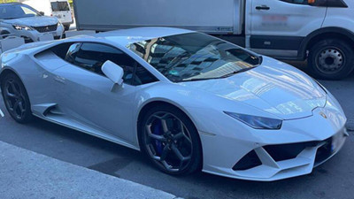 Ünlü şarkıcı 160 Bin TL ceza yedi. Almanya'dan getirdiği Lamborghini pahalıya patladı
