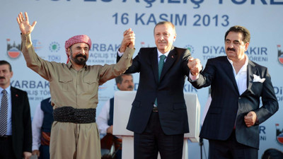 Bir zamanlar Erdoğan'ın elini tutup türkü söylüyordu. Şimdi ise ''En büyük Düşmanımız'' dedi