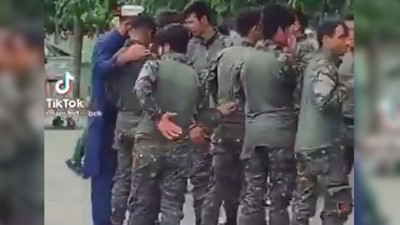 Bu görüntülerin sırrı ortaya çıktı. İstanbul sahilinde askeri üniformayla dolaşıyorlardı