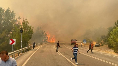 Gündoğmuş'taki orman yangınında bir mahalle tahliye edildi