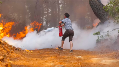 Halkın yangın söndürmek için canını hiçe saydığı o anlar