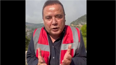 Muhittin Böcek dişlerini sıkarak yardım istedi