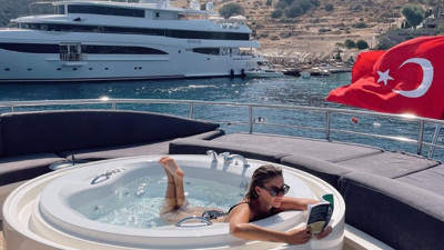 Bodrum Ormanları yanarken Şeyma Subaşı lüks yatta jakuzi keyfi yaptı