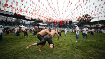 'Yiğitler çıkıyor meydane, hepsi birbirinden merdane...'