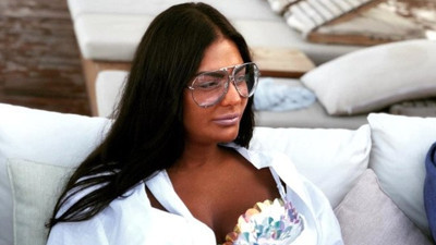 Süreyya Yalçın sessizliğini bozdu. İlk önce bikinisine sonra da yardım aracına tepki gelmişti