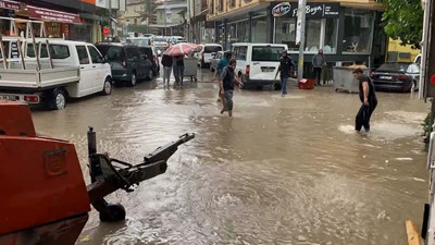 Bayburt'ta sağanak sonrası yollar göle döndü
