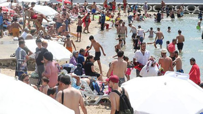 Caddebostan Plajı'na akın ettiler