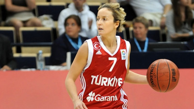 42 yaşındaki basketbolcuyla 3 yıllık sözleşme