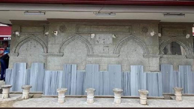 Pes artık tarihi şadırvanı mermerle kaplanmak istediler