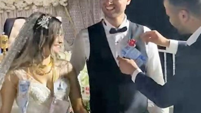 Artık düğünlerde altın değil Bitcoin takılıyor! Takılan miktar damat ile gelinin yüzünü güldürdü...