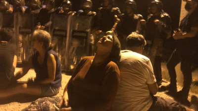 Helal olsun size Türk kadınları! Ağaçlar kesilip maden ocağı yapılmasın diye sabaha kadar nöbet tuttular