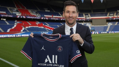 Lionel Messi resmen PSG'de