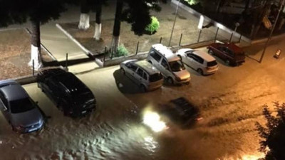 Sinop'ta sağanak: Ev ve iş yerlerini su bastı