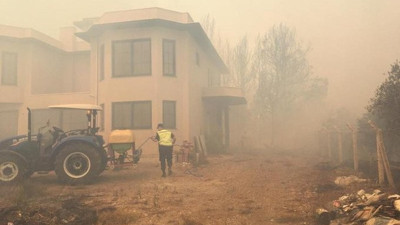 Bakan Pakdemirli: Bucak yangını tehlikeli. Yanan evler var
