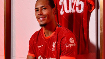 Van Dijk'tan 4 yıllık imza