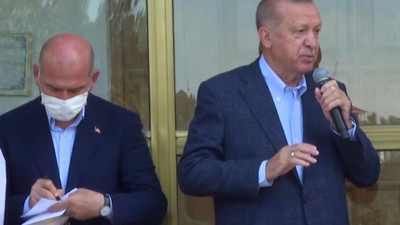 Soylu'nun gösterdiği not sonrası Erdoğan ne yaptı? Bozkurt'taki konuşması sırasında not geldi