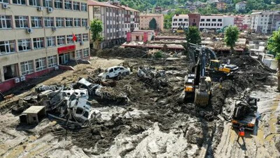 Sel felaketinde can kaybı 77'e yükseldi