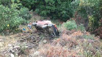 Uçuruma yuvarlanan otomobil sürücüsü hayatını kaybetti