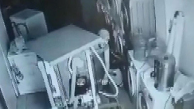 Dükkan sahibi ile hırsız arasında ilginç diyalog: ''Ne yapıyorsun burada'' diye sordum, o da bana Arapça...