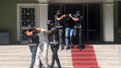 Sahte polisleri gerçek polisler yakaladı