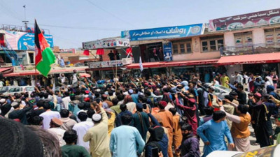 Taliban 4 tanınmış komutanı stadda idam etti. İktidar mesajlarından memnuniyetini açıklamıştı