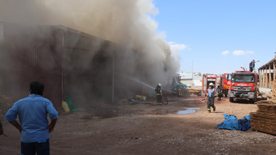 Karaman'da kereste deposunda yangın