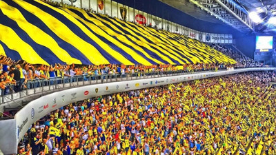 Fenerbahçe tribünlerinden ''Ülkede mülteci istemiyoruz” sloganları atıldı
