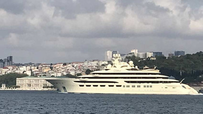 Boğazdan geçen süper yat kime ait? Tam 256 milyon dolar değerinde