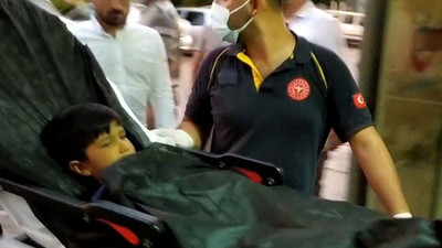 Düğünde ateşlenen tabanca küçük Ömer'i yaraladı