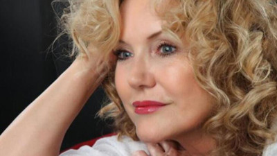 Suna Yıldızoğlu, hakkında çıkan ''öldü'' haberlerine esprili yanıtlar verdi