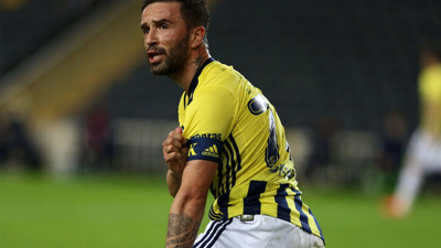 Helal olsun sana Gökhan Gönül! Yetimhanede büyüyen kardeşi Can Gönül'e sahip çıktı